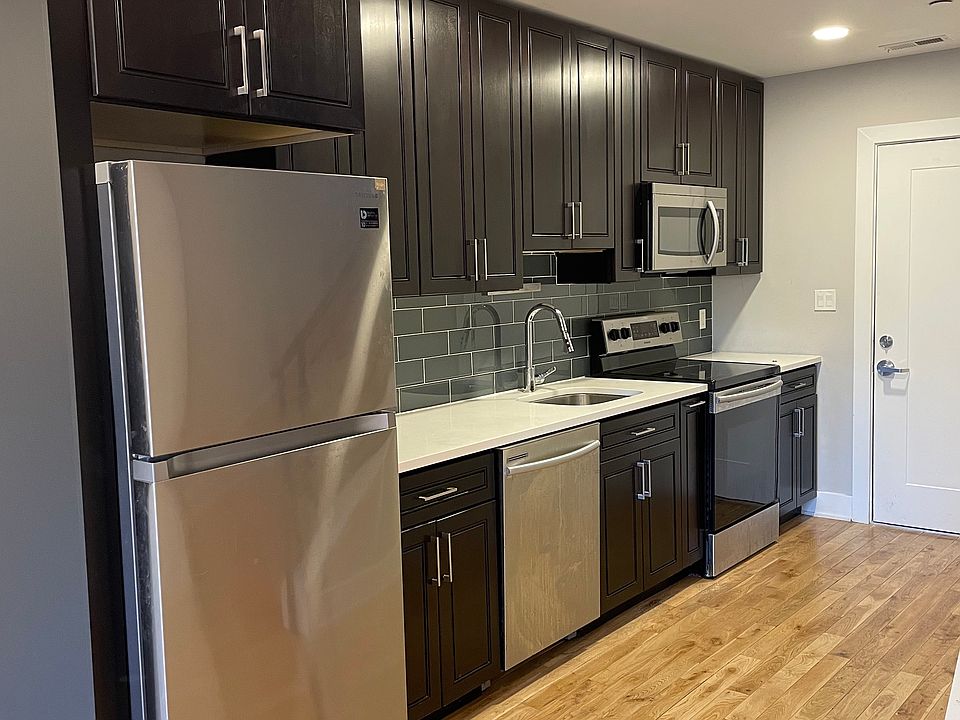 1st image of 1525 W Girard Ave #109