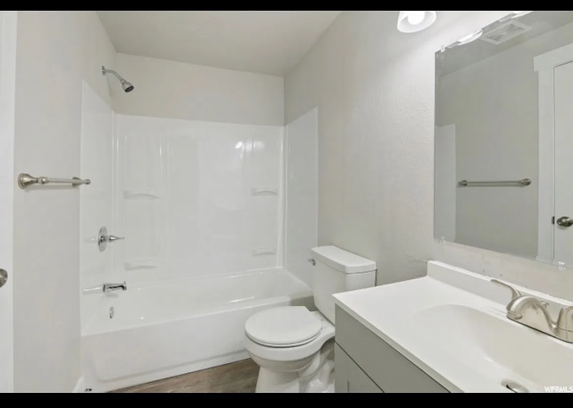 6 bed, 3600 sqft, $500 — Photo 2