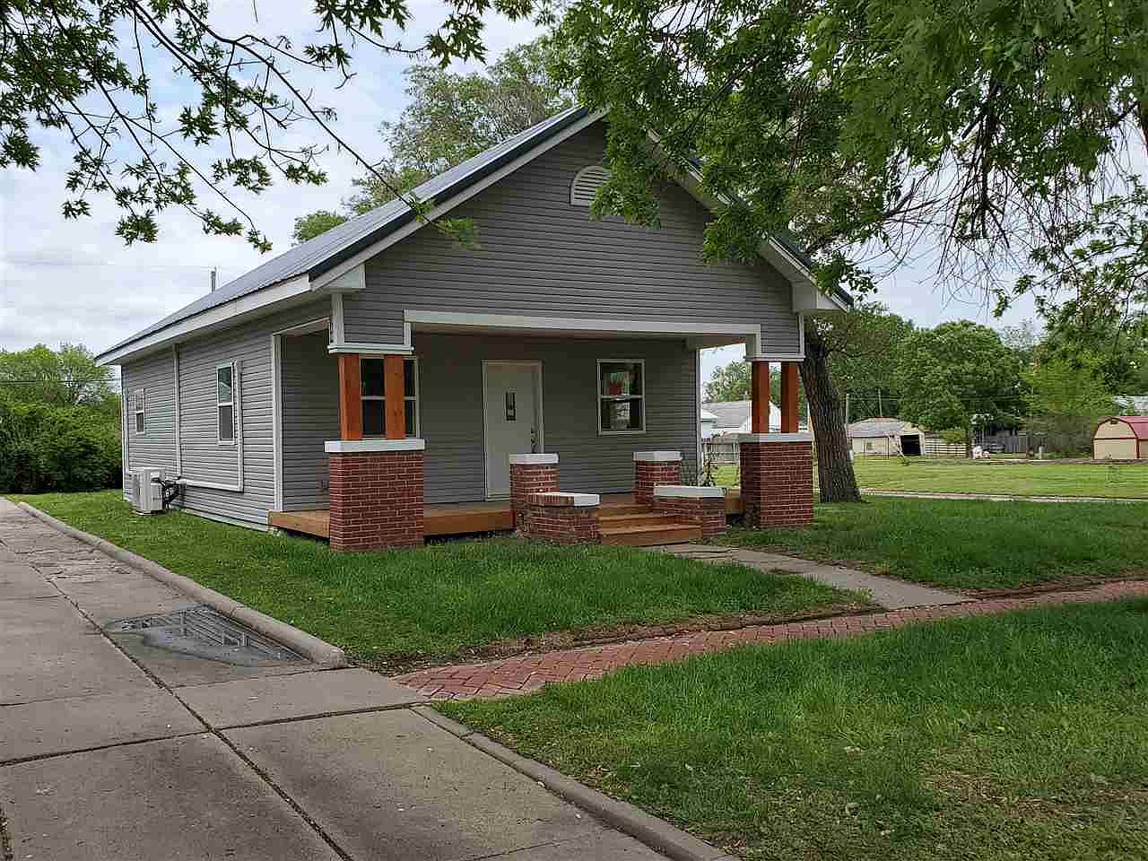 902 W Walnut St, Herington, KS 67449 