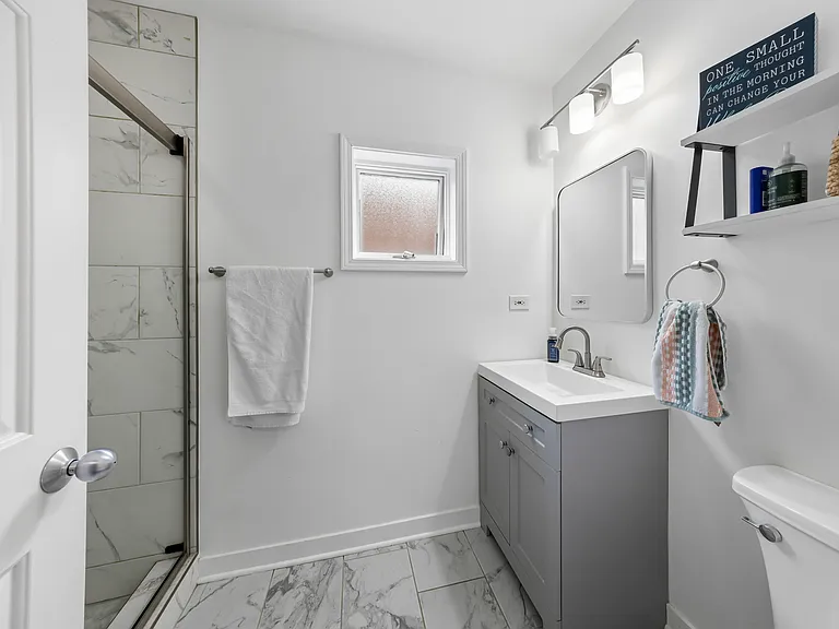 811 W Superior St #4 — Photo 20