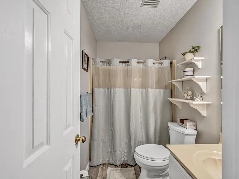 1696 Valparaiso Blvd — Photo 34