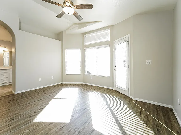 2151 E Briarwood Ter — Photo 13