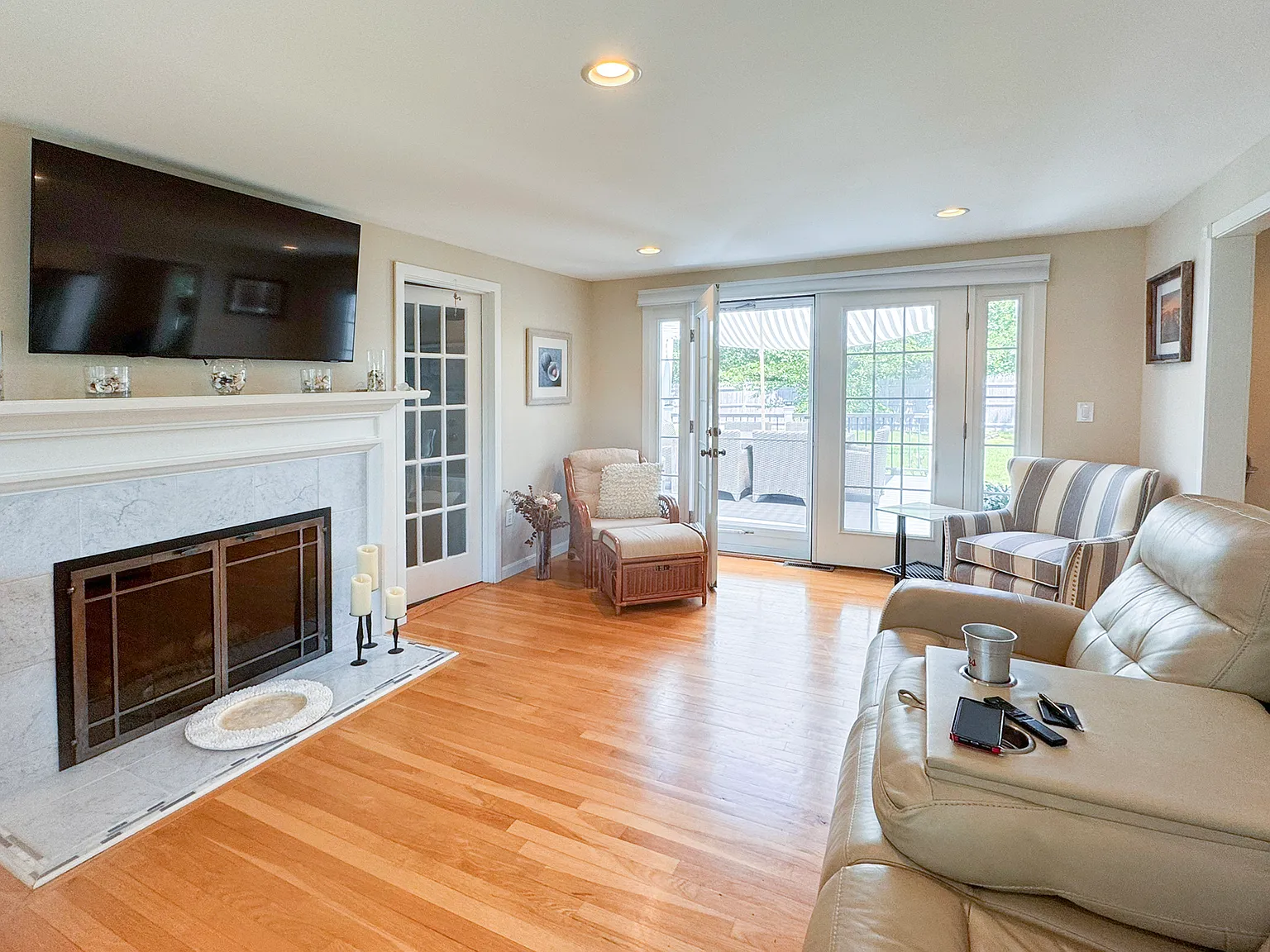 3 bed, 2.5 bath, 1044 sqft, $2,200 — Photo 2