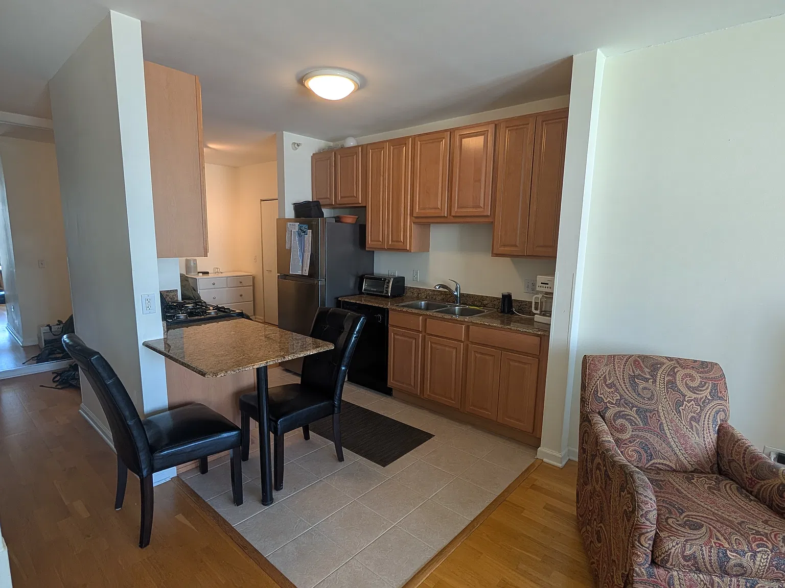 Studio, 625 sqft, $2,700 — Photo 2