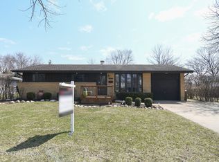 1615 N Walnut Ave, Arlington Heights, IL 60004