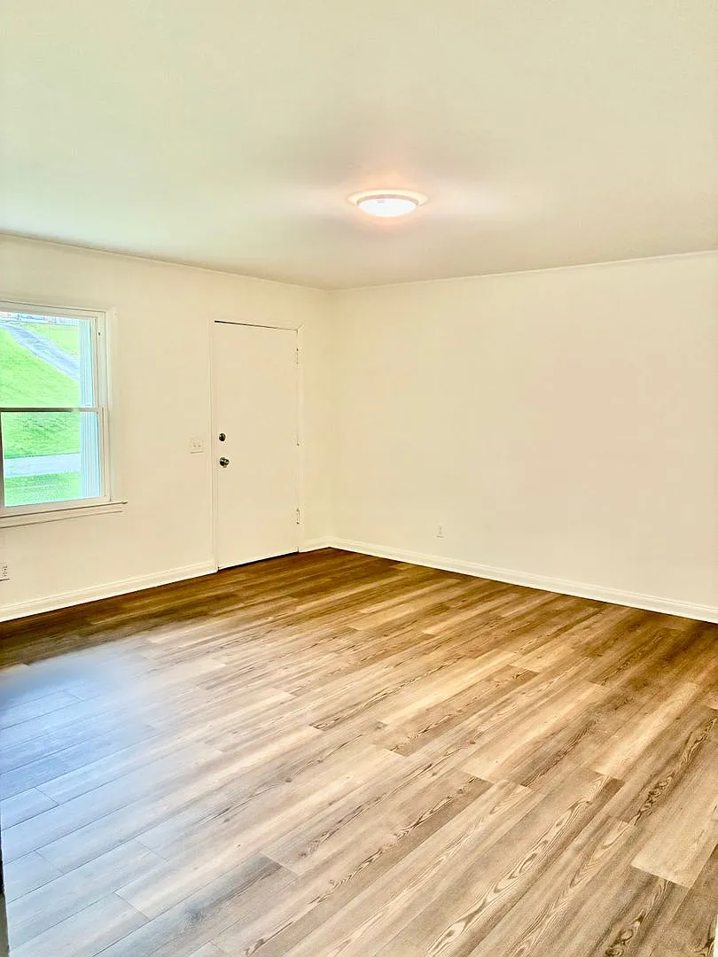 109 Signal View Street — Photo 2