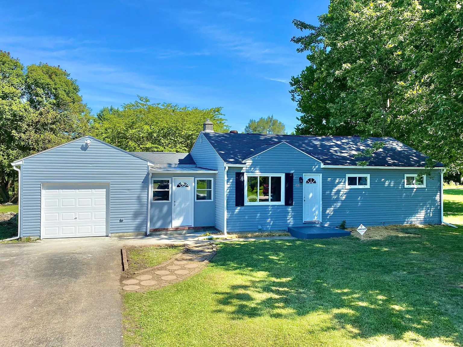 686 Rumsey Rd photo 1