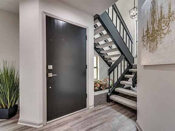 2nd image of 2405 Mira Dr