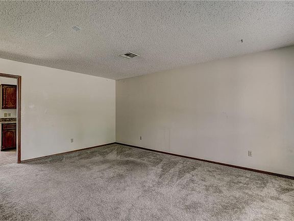 5th image of 1812 Southcrest Dr