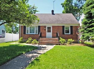 35 Grove Ave, Metuchen, NJ 08840