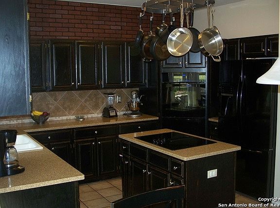 4th image of 914 Riverstone Dr