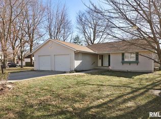 306 E Mulberry St, Chatham, IL 62629