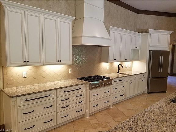 5th image of 584 Lissara Lodge Dr
