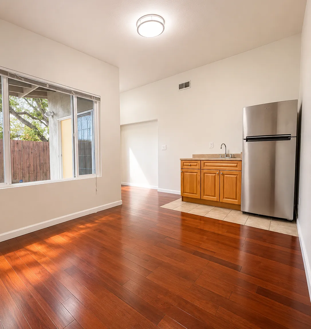1208 Manzano Way — Photo 1