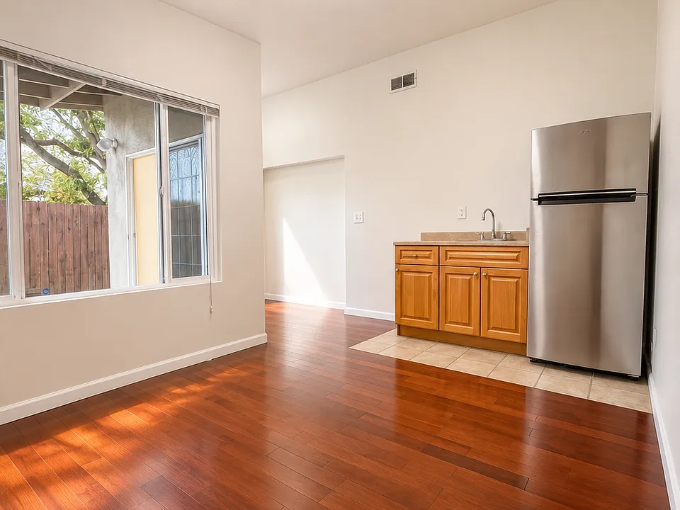 1208 Manzano Way #2