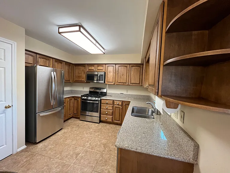 48 Shelly Ln — Photo 2