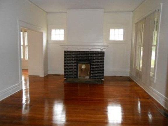 2nd image of 814 Starling Ave