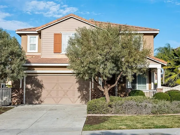 46945 Peach Tree St — Photo 2