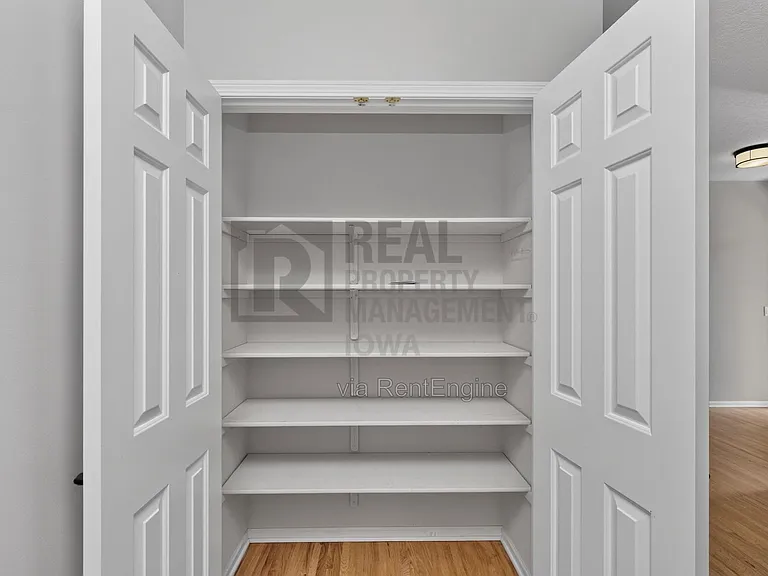 2305 NE Hanover Ct — Photo 26