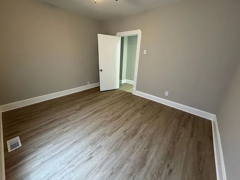 1132 N Oxford St — Photo 14
