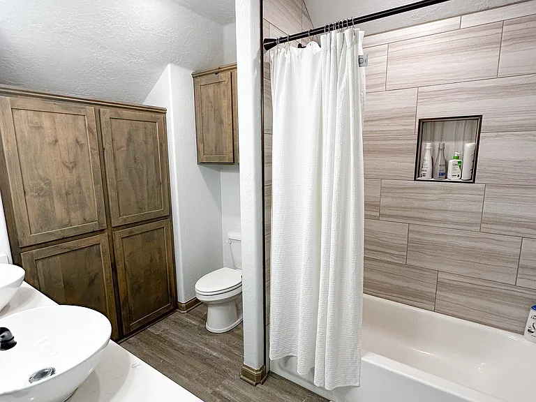 1035 Greenview Dr — Photo 24