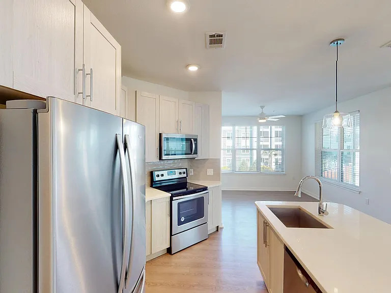 Essex Luxe Apartments — Photo 109