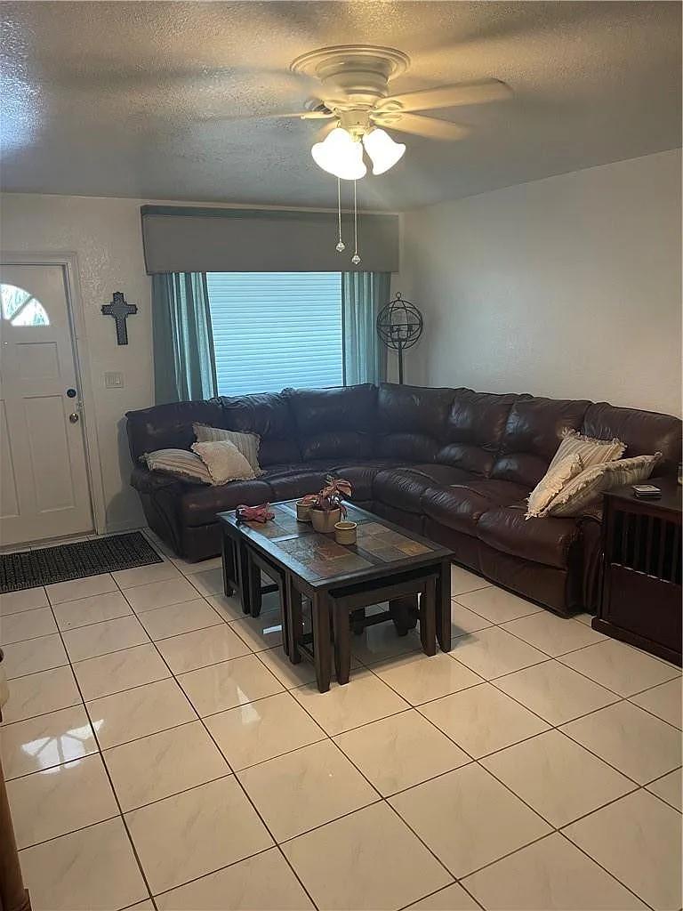 2 bed, 2.0 bath, 1500 sqft, $3,000 — Photo 4