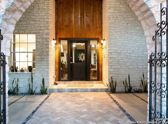 3rd image of 119 Avenida Del Sol
