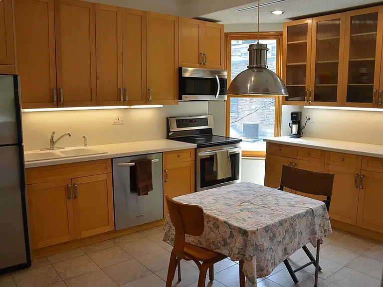 919 Pleasant St #2F — Photo 3