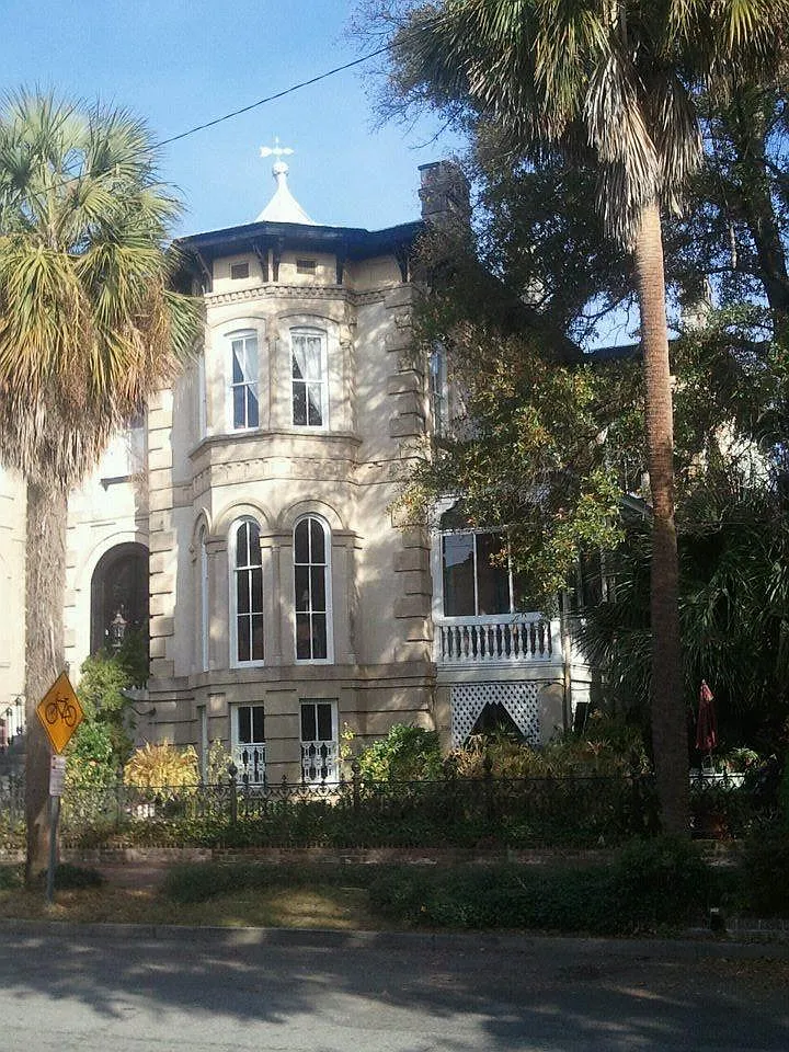 Building Photo - 306 E Huntingdon St #5