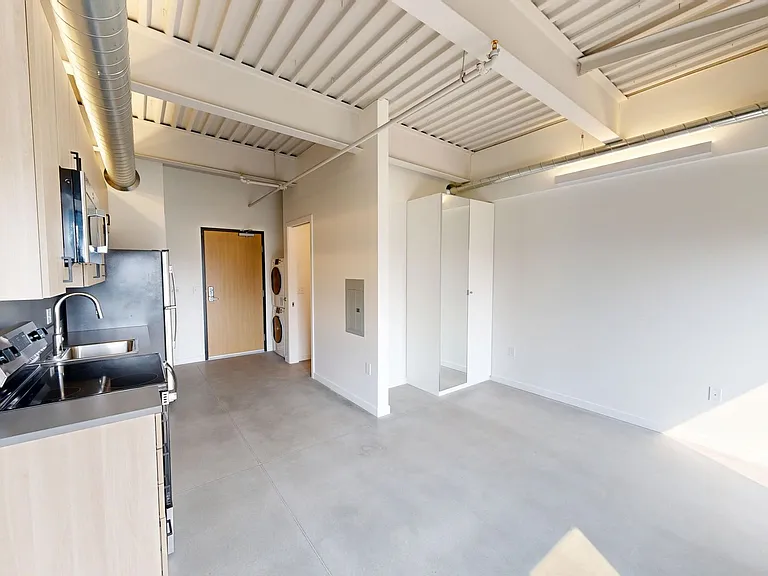 418 East Grand — Photo 41