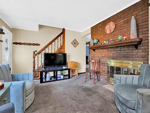 5th image of 7824 White Ave