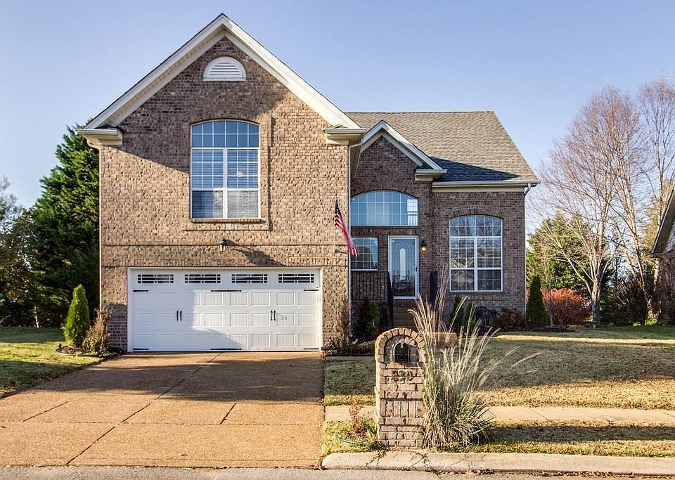 1st image of 230 Wisteria Dr