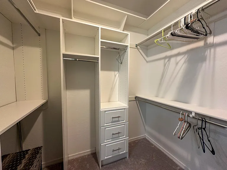 Walk-in Closet (Master)