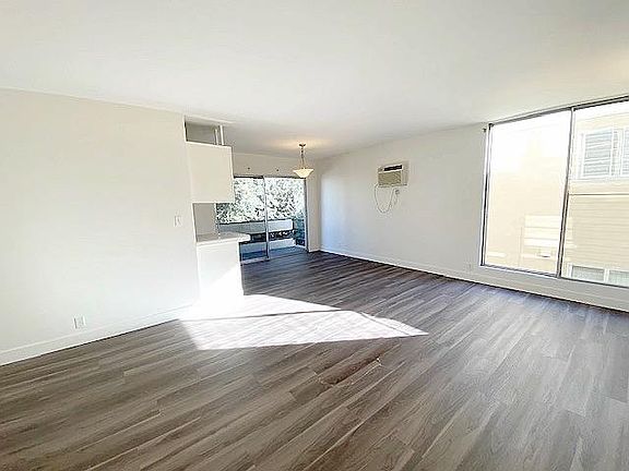 2nd image of 435 S Mariposa Ave APT 209