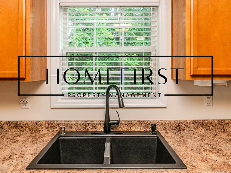 112 Newport Ln — Photo 9