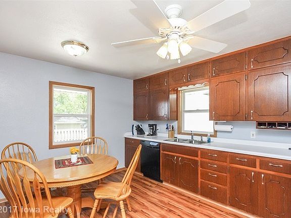 4th image of 604 N J St