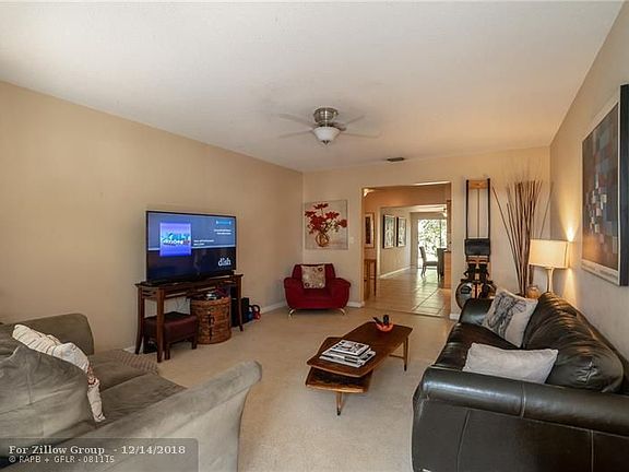4th image of 609 NW 25th St