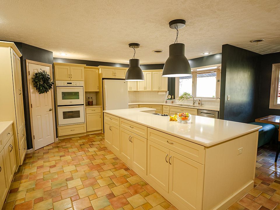 16th image of 4242 Pearl Valley Rd