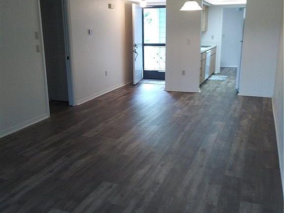 3rd image of 810 E Gilchrist Ct APT 3A