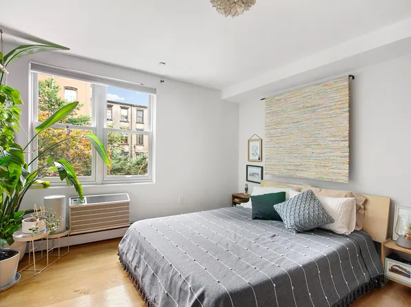 714 Sackett Street image 5 of 8