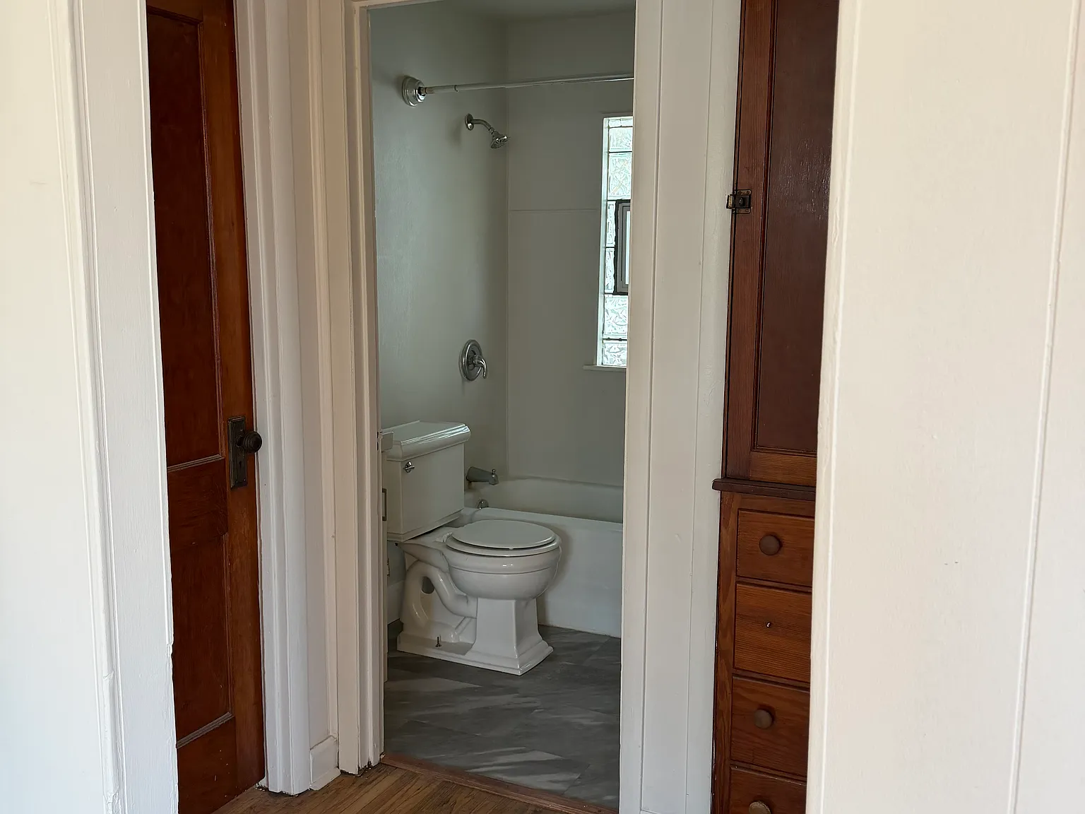 3 bed, 700 sqft, $1,700 — Photo 2
