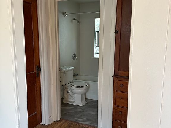2nd image of 633 Davis Ave