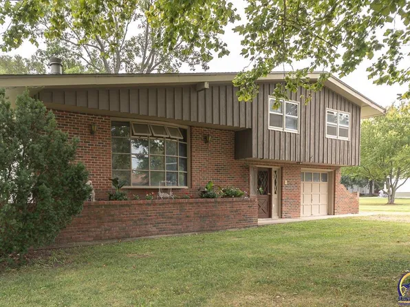 305 Maple St, Wellsville, KS 66092