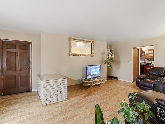 3rd image of 3858 E Lakeview Dr