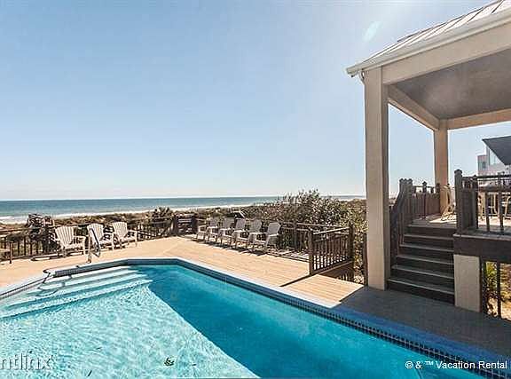 An amazing ocean view is yours from the private pool!