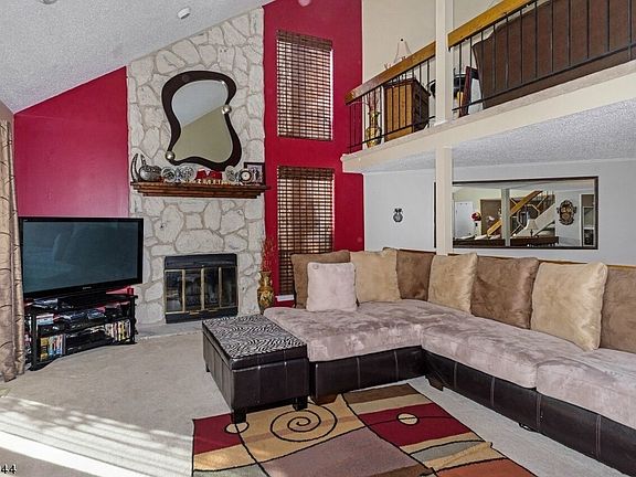 3rd image of 42 Kingsberry Dr #42