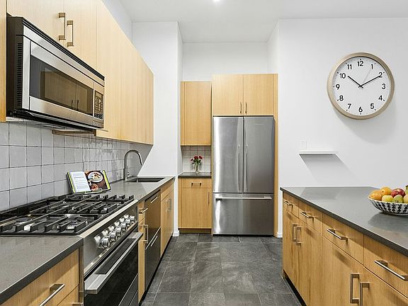 5th image of 252 7th Ave APT 8S
