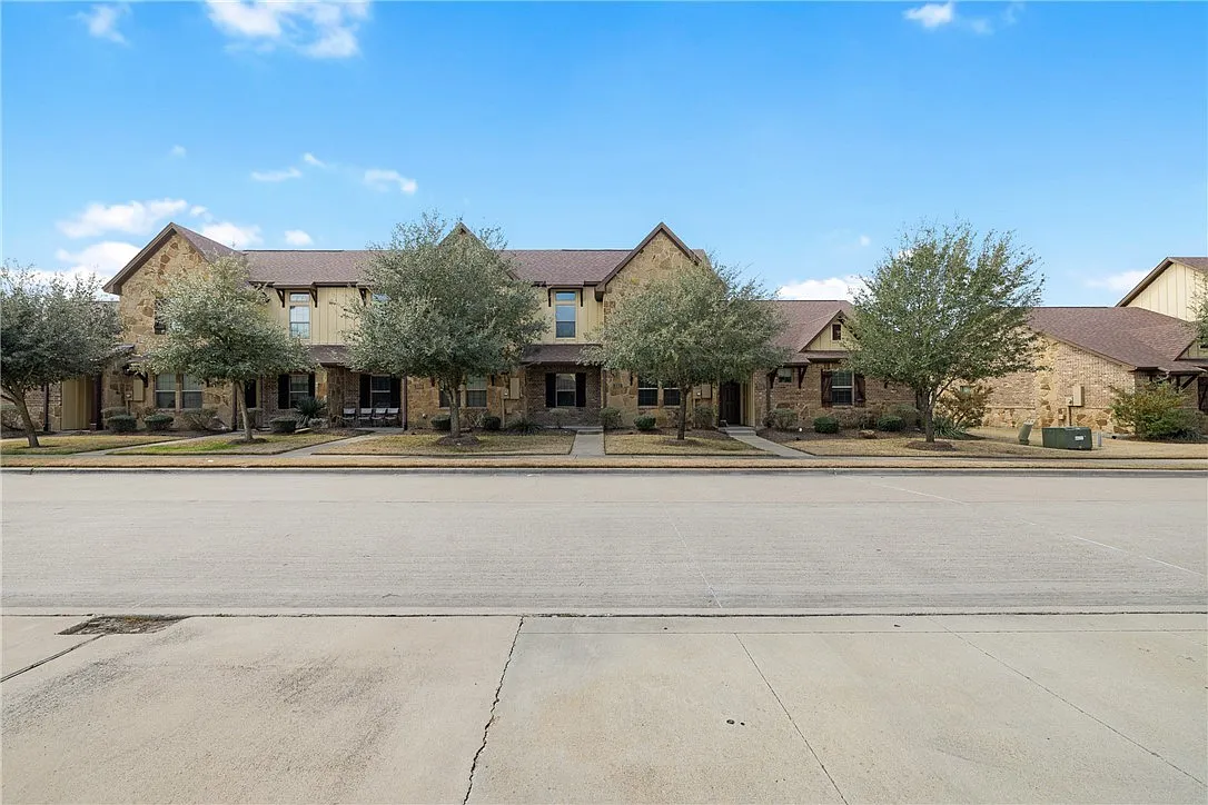 4 bed, 1821 sqft, $650 — Photo 1