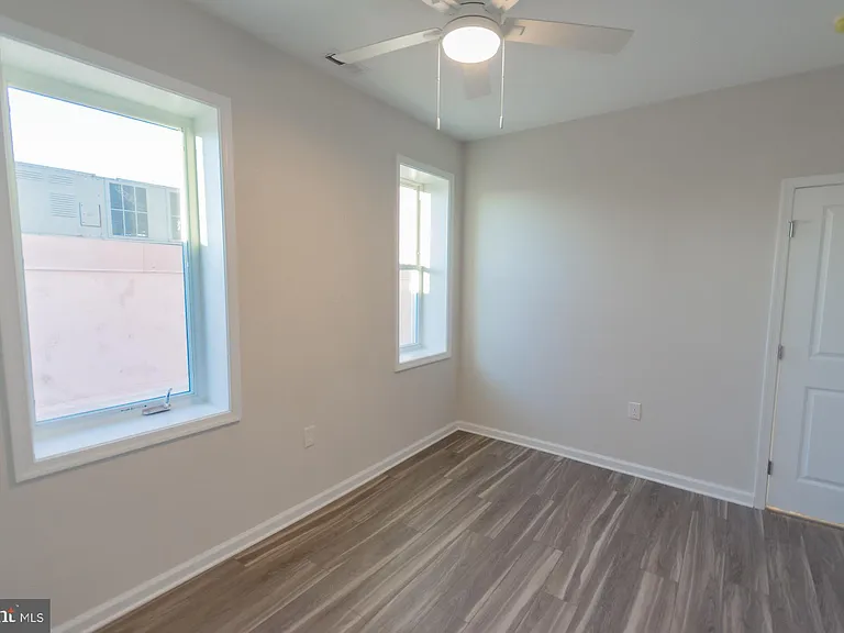 215 King St W #C — Photo 16
